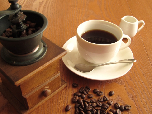 インスタントコーヒーとレギュラーコーヒーの製造工程や決定的な味の違いについて Coffee Roaster Labo Wataru